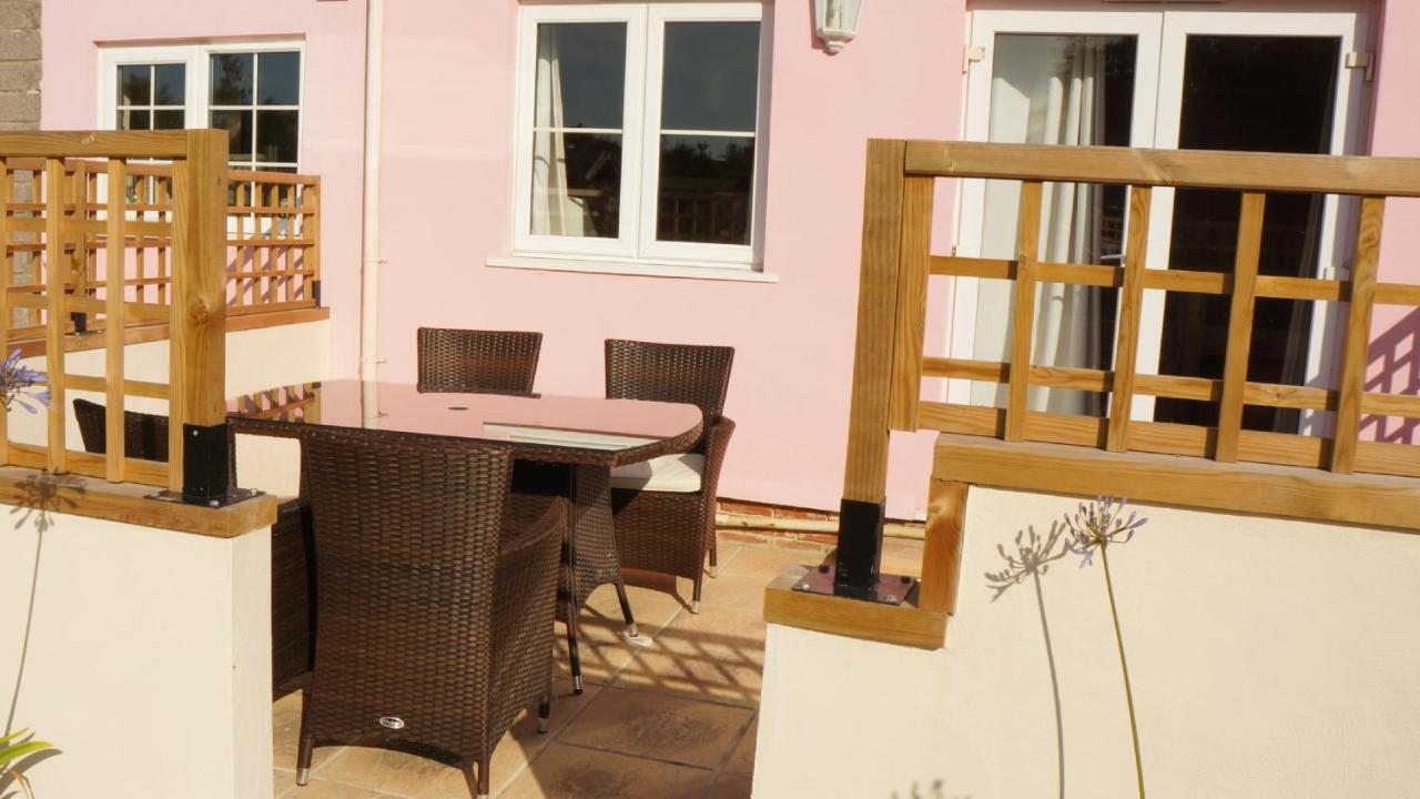 Ellingham Self-Catering Cottages Saint Peter Port Exterior photo
